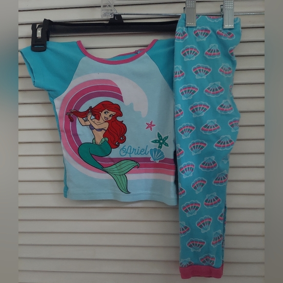 ⭐️ 3/$30 Little Mermaid 3T pajama set,  short sleeve - Picture 3 of 12
